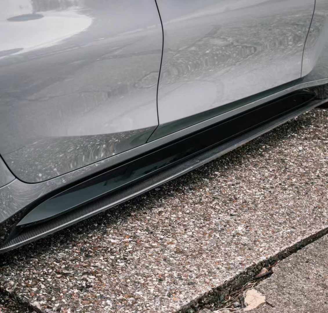 OEM+ STYLE SIDE SKIRTS IN DRY CARBON FIBER - BMW M3/M4 (G80/G81/G82/G83)