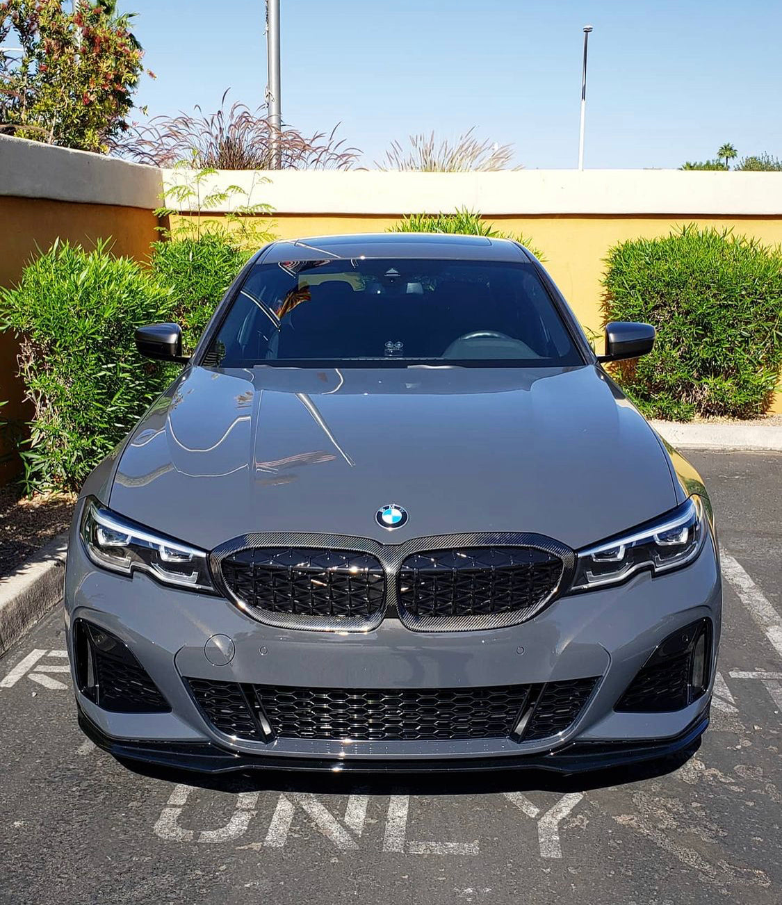 DIAMOND STYLE FRONT KIDNEY GRILL (GLOSS/CARBON FIBER) - BMW 3 SERIES G20/G28